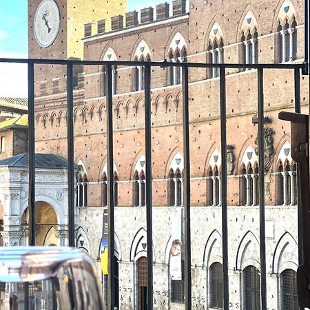 The Balcony Suite - Affaccio Su Piazza Del Campo Siena Eksteriør billede