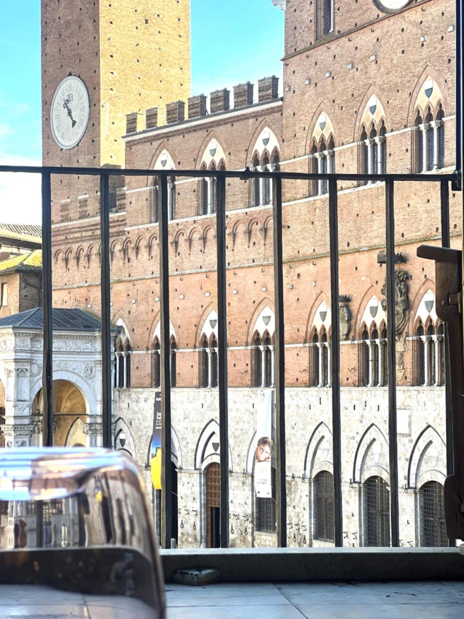 The Balcony Suite - Affaccio Su Piazza Del Campo Siena Eksteriør billede